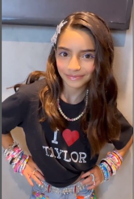 Aitana Derbez's outfit for Taylor Swift's concert.